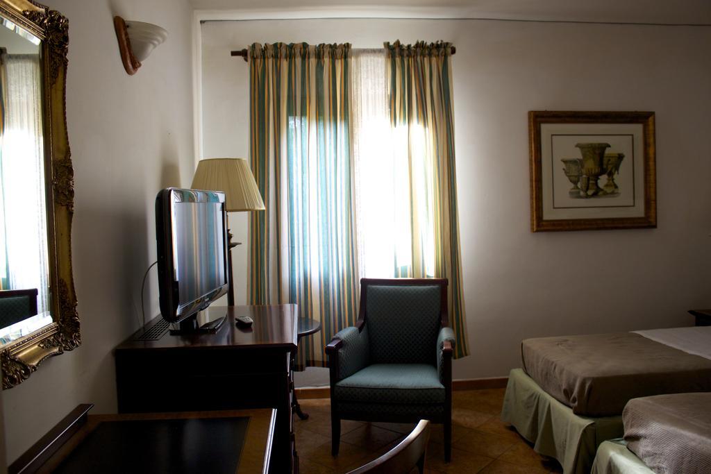 Hotel Antico Residence Roma Monterosi Room photo